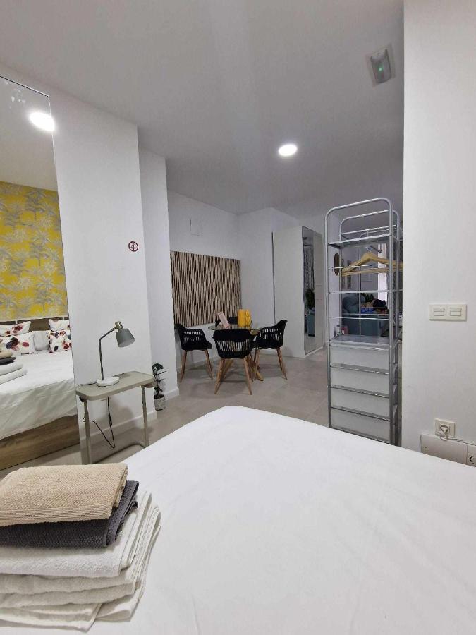 Moderno 2 Junto A Calle Marmoles Malaga
